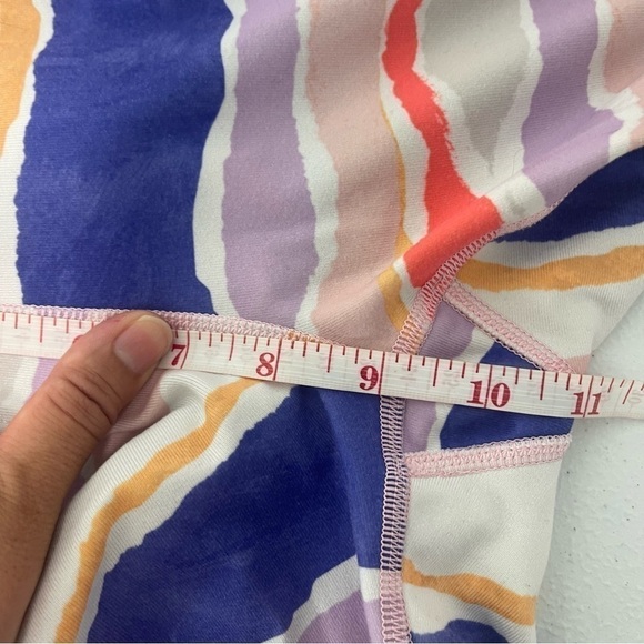 Lululemon True Self Crop in Bleacher Stripe White Iris Flower Size 4 EUC - Picture 12 of 14